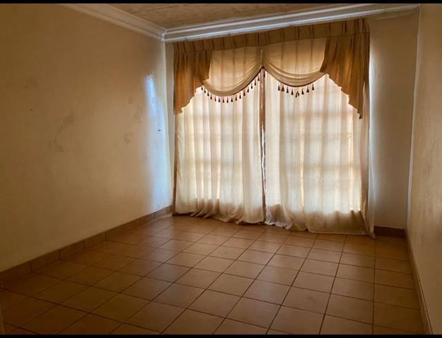 4 BEDROOM HOUSE FOR SALE IN NYLPARK